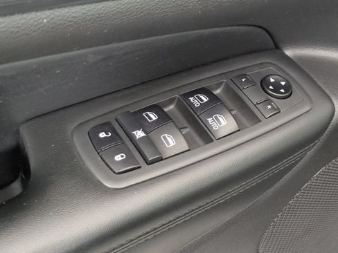 Used 2019 Jeep Grand Cherokee Laredo RWD image 11