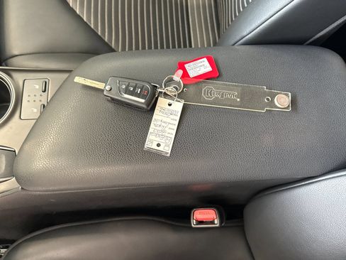 Used 2023 Toyota Camry SE FWD image 9