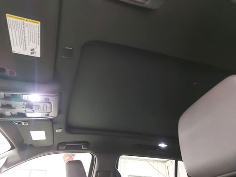 Used 2022 Chevrolet Tahoe LT w/ Luxury Package image 32