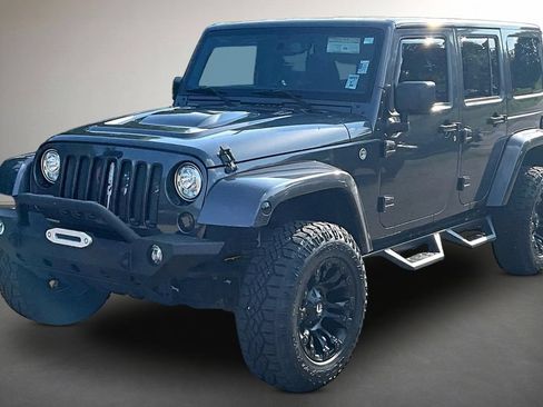 Used 2017 Jeep Wrangler Unlimited Sahara AWD/4WD image 3