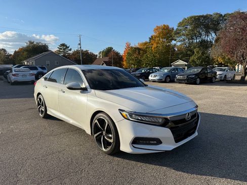 Used 2018 Honda Accord Touring image 7