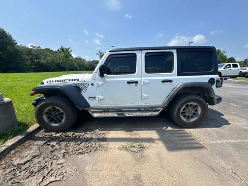 Used 2018 Jeep Wrangler Unlimited Rubicon AWD/4WD image 9