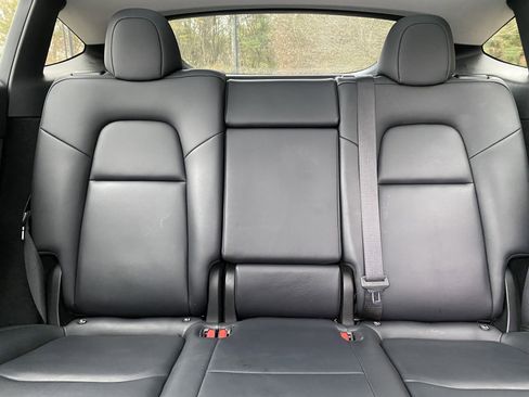 Used 2023 Tesla Model Y Performance image 32