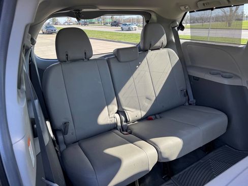 Used 2015 Toyota Sienna XLE w/ XLE Navigation Package AWD/4WD image 14