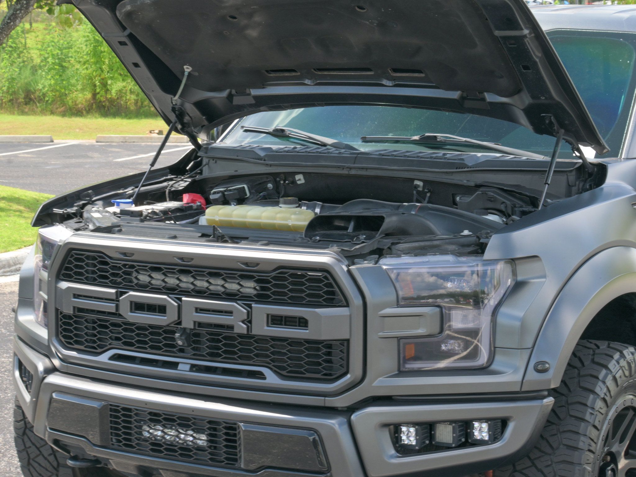 Used 2019 Ford F150 Raptor w/ Equipment Group 802A Luxury AWD/4WD image 8