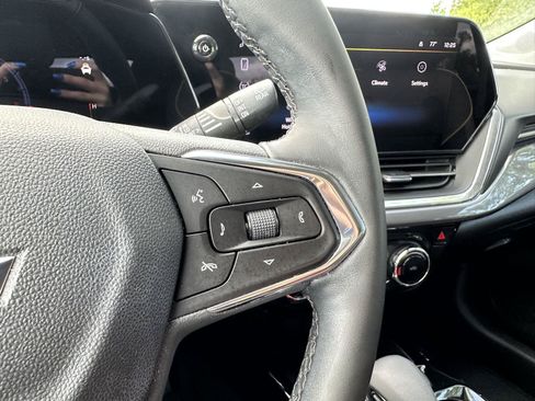 Used 2025 Chevrolet Trax ACTIV w/ Sunroof Package FWD image 19