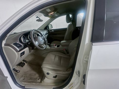 Used 2011 Jeep Grand Cherokee Laredo w/ Trailer Tow Group image 13