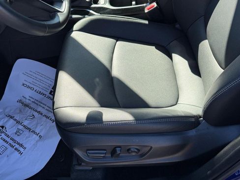 Used 2025 Toyota Corolla Cross XLE image 16