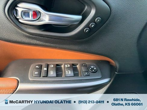Used 2019 Jeep Cherokee Overland AWD/4WD image 36