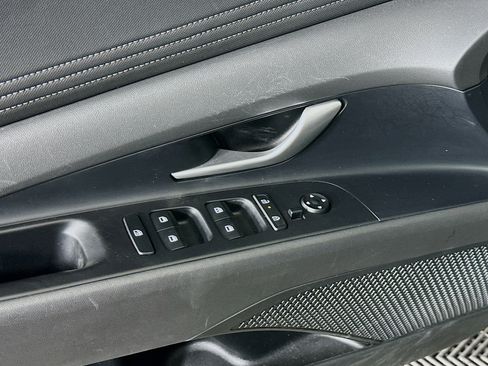 Used 2025 Hyundai Elantra SEL image 15