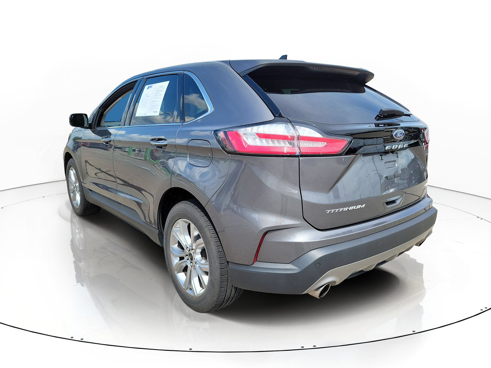 Used 2024 Ford Edge Titanium AWD/4WD image 2