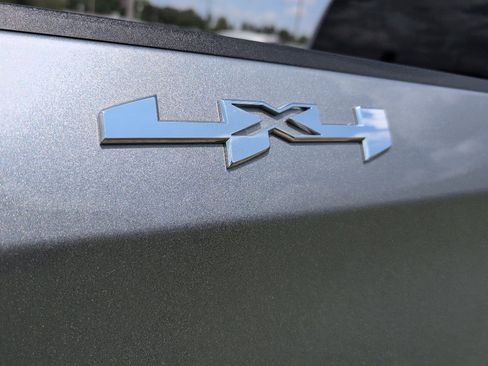 Used 2024 GMC Sierra 1500 SLT image 10