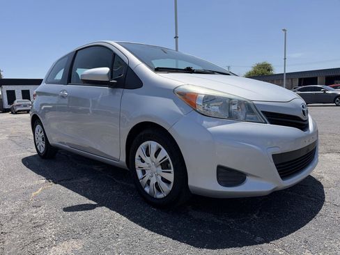 Used 2014 Toyota Yaris L FWD image 3
