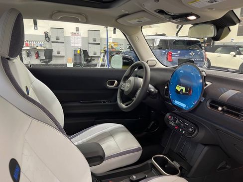 Certified 2025 MINI Cooper 2-Door Hardtop image 23