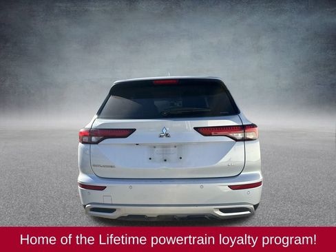 Used 2024 Mitsubishi Outlander SE Black Edition image 4