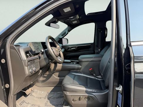 Used 2025 Chevrolet Suburban LS AWD/4WD image 18