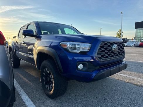 Used 2022 Toyota Tacoma TRD Off-Road AWD/4WD image 3