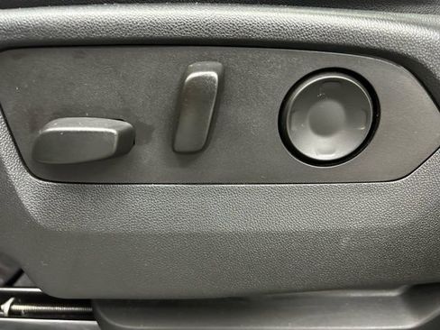 Used 2021 GMC Yukon SLT w/ SLT Premium Package image 11