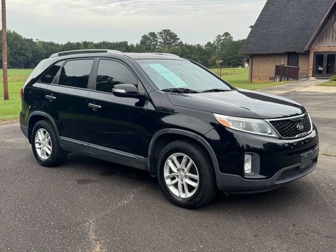 Used 2015 Kia Sorento LX image 2