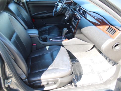 Used 2011 Chevrolet Impala LT w/ Luxury Edition Package FWD image 12
