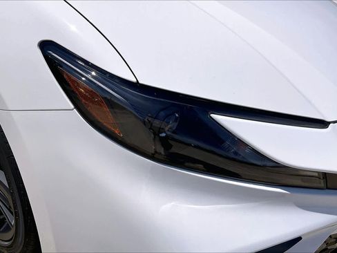 New 2026 Toyota Camry Hybrid FWD image 13