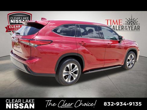 Used 2022 Toyota Highlander XLE FWD image 7