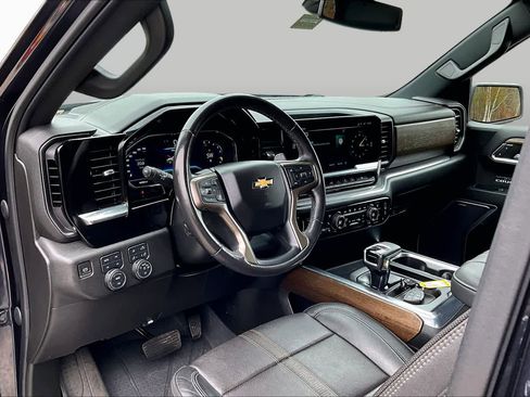 Used 2023 Chevrolet Silverado 1500 High Country w/ Z71 Off-Road Package AWD/4WD image 18