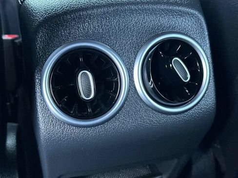 Used 2021 Mercedes-Benz GLB 250 4MATIC image 15