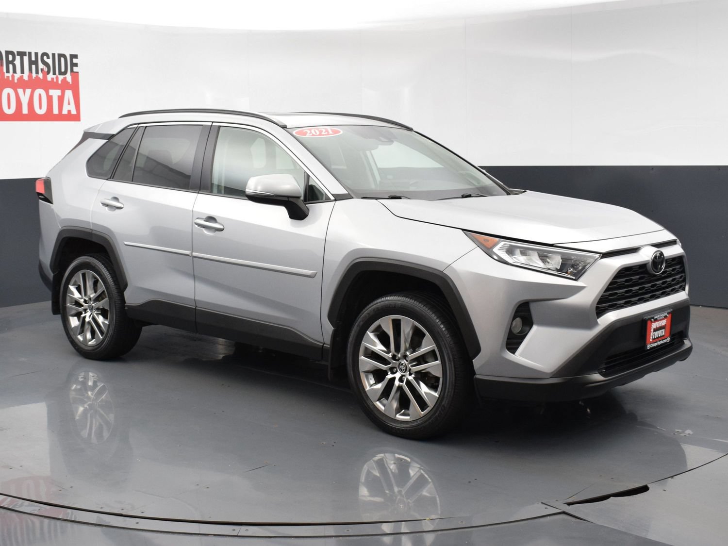Used 2021 Toyota RAV4 XLE Premium AWD/4WD image 6