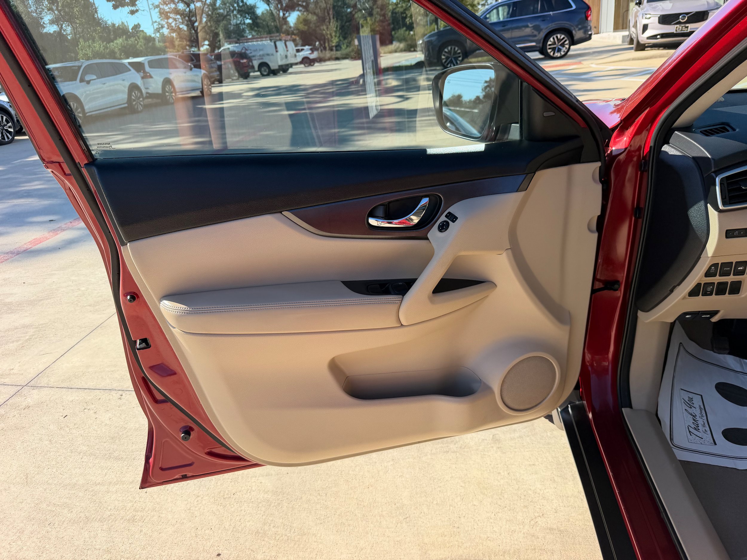 Used 2014 Nissan Rogue SV w/ SV Premium Package FWD image 23