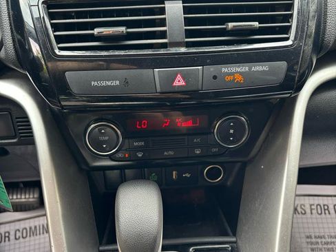 Used 2022 Hyundai Palisade SEL w/ Premium Package FWD image 12