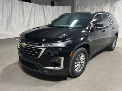 Used 2023 Chevrolet Traverse LT image 3