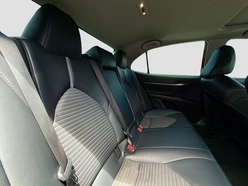 Used 2020 Toyota Camry SE FWD image 16