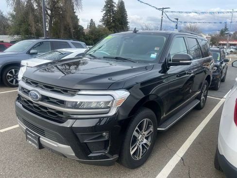 Used 2022 Ford Expedition XLT image 1