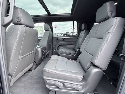 New 2026 Chevrolet Suburban RST image 28