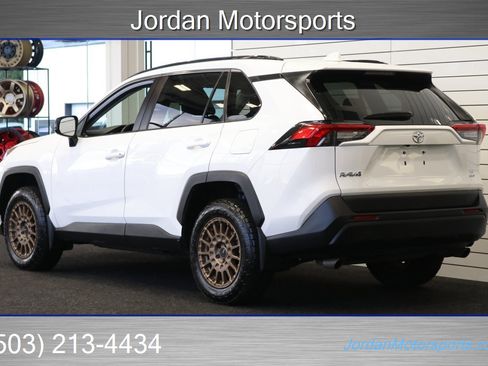 Used 2020 Toyota RAV4 LE image 6