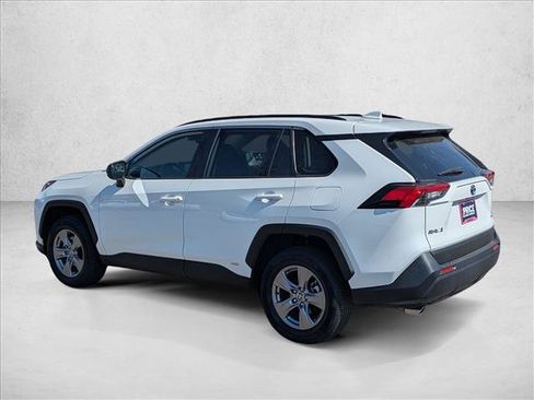 Used 2022 Toyota RAV4 LE AWD/4WD image 8
