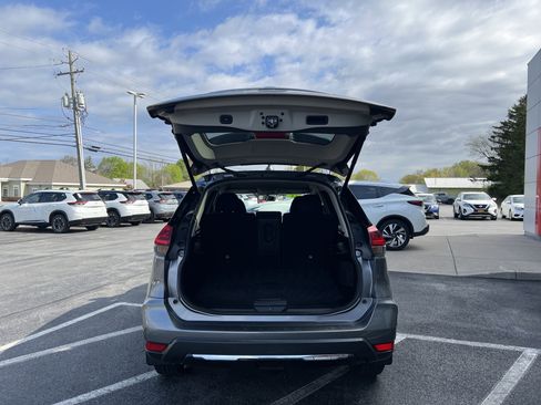 Used 2018 Nissan Rogue SV AWD/4WD image 8