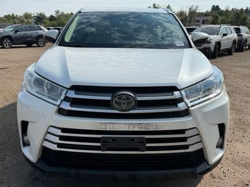 Used 2018 Toyota Highlander XLE AWD/4WD image 9