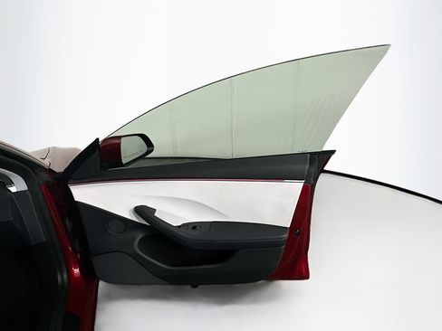 Used 2024 Tesla Model 3 Performance image 32