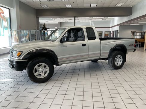 Used 2004 Toyota Tacoma 4x4 Xtracab V6 image 3