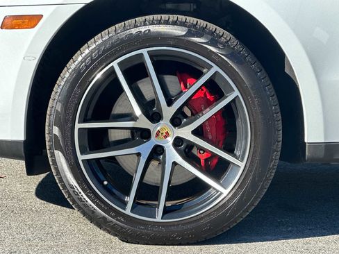 Certified 2022 Porsche Macan S image 28