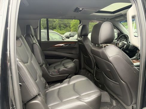 Used 2018 Cadillac Escalade ESV Luxury AWD/4WD image 34