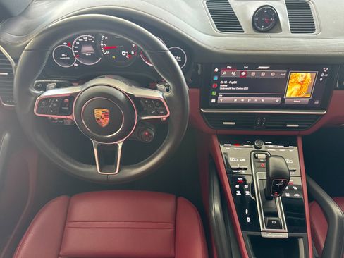 Certified 2023 Porsche Cayenne Platinum Edition image 14