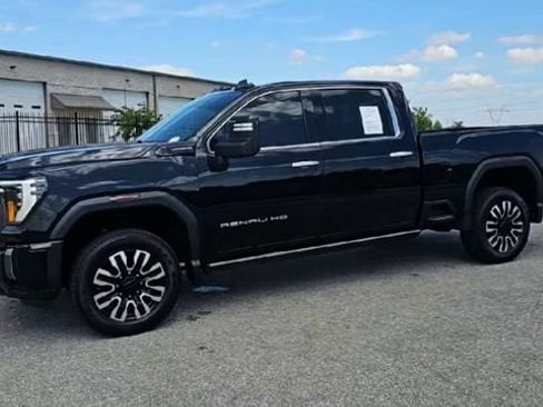 Used 2024 GMC Sierra 2500 Denali Ultimate AWD/4WD image 4