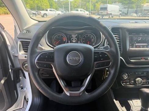 Used 2021 Jeep Cherokee Latitude FWD image 16