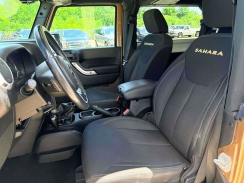 Used 2015 Jeep Wrangler Sahara w/ Connectivity Group AWD/4WD image 16