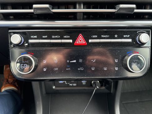 Used 2025 Hyundai Tucson Limited FWD image 13