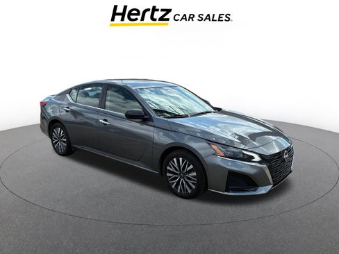 Used 2025 Nissan Altima 2.5 SV FWD image 1