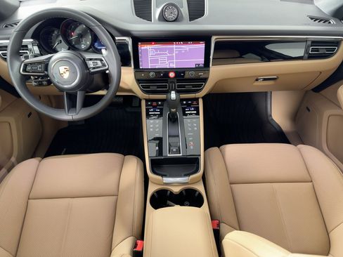 Certified 2026 Porsche Macan AWD/4WD image 17